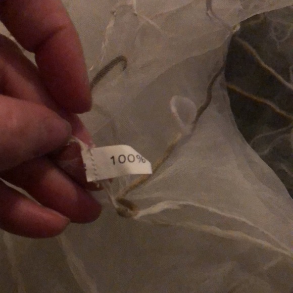 🔥3/$18🔥 100% Silk White Sheer Shawl - Picture 3 of 4